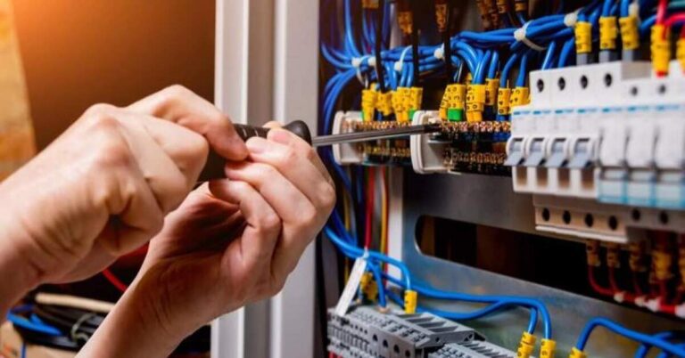 Curso gratuito de Eletricista ministrado pela Pensar Cursos: Saiba mais sobre o curso