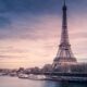 Torre Eiffel em Paris, representando cursos gratuitos de francês online