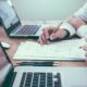 Planejamento de projeto em mesa de trabalho para especialização técnica EAD