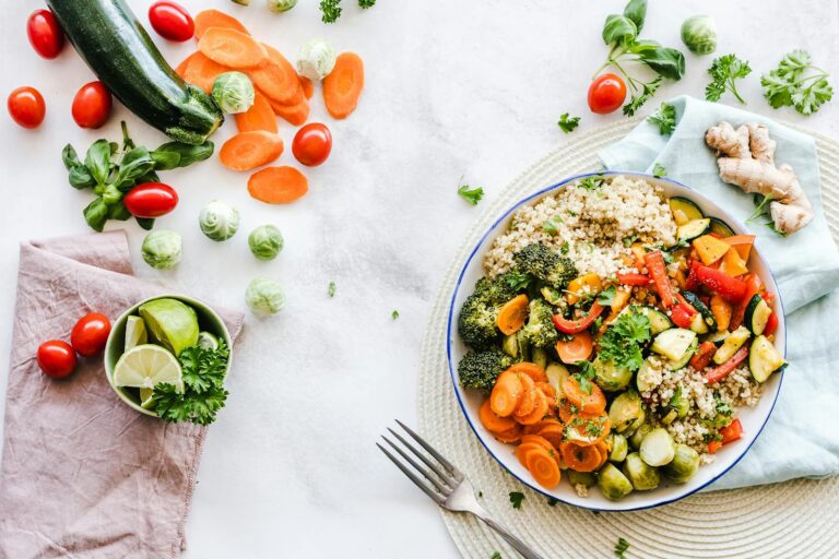Alimentos saudaveis, frutas, verduras e nutricao basica