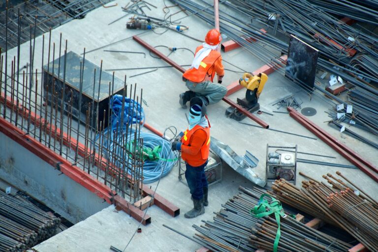 Obra de construção civil com instalação interna
