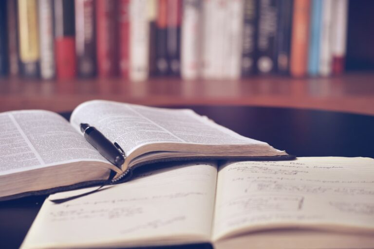 edX oferece curso gratuito de Inglês Avançado com certificado de universidades internacionais em 2026